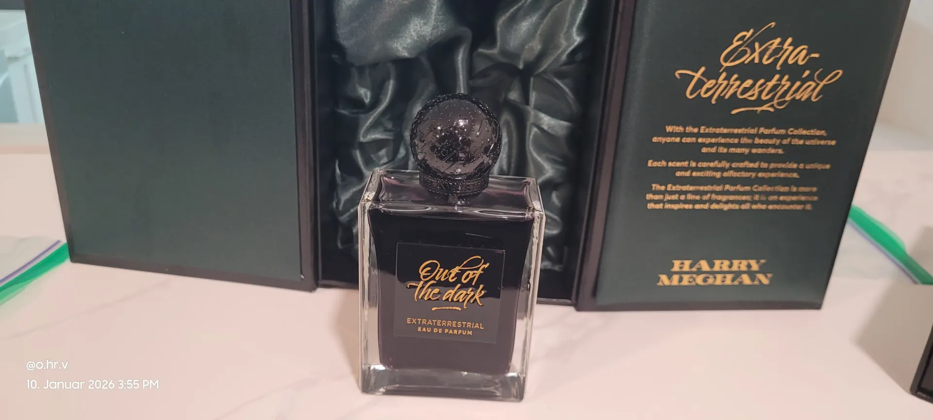 Harry Meghan: Out of the Dark (Retail)